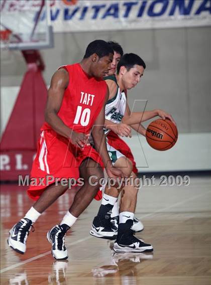 Thumbnail 3 in Taft vs Pasadena (McDonalds Texas Invitational) photogallery.