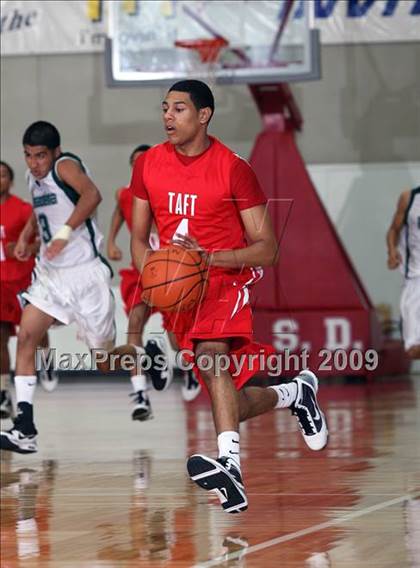 Thumbnail 2 in Taft vs Pasadena (McDonalds Texas Invitational) photogallery.