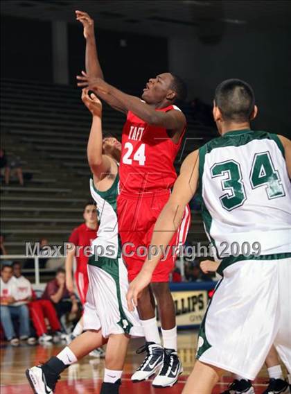 Thumbnail 1 in Taft vs Pasadena (McDonalds Texas Invitational) photogallery.