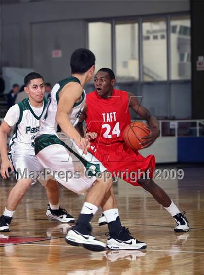 Thumbnail 3 in Taft vs Pasadena (McDonalds Texas Invitational) photogallery.