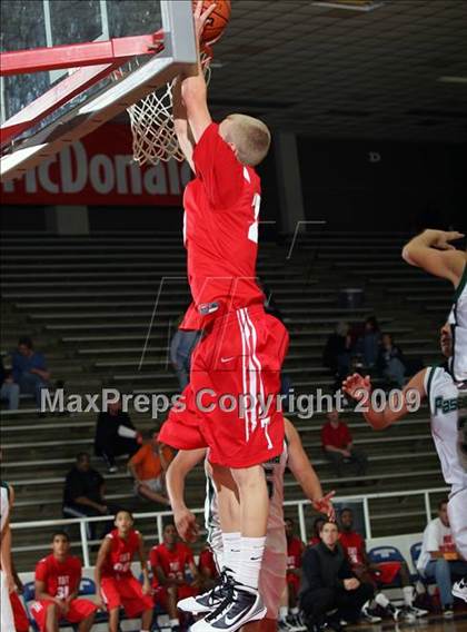 Thumbnail 1 in Taft vs Pasadena (McDonalds Texas Invitational) photogallery.