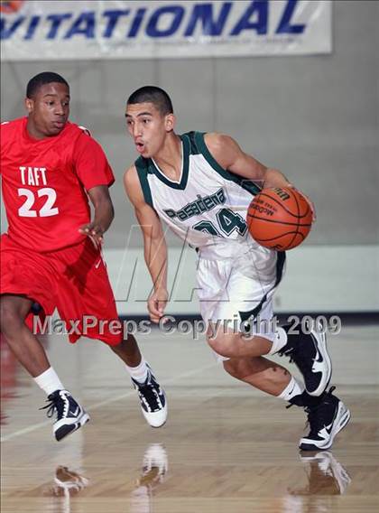 Thumbnail 1 in Taft vs Pasadena (McDonalds Texas Invitational) photogallery.