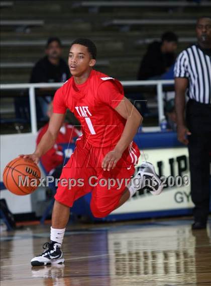 Thumbnail 2 in Taft vs Pasadena (McDonalds Texas Invitational) photogallery.