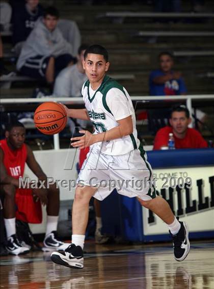 Thumbnail 2 in Taft vs Pasadena (McDonalds Texas Invitational) photogallery.