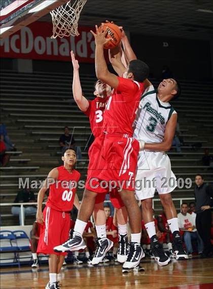 Thumbnail 2 in Taft vs Pasadena (McDonalds Texas Invitational) photogallery.
