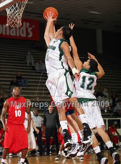 Thumbnail 3 in Taft vs Pasadena (McDonalds Texas Invitational) photogallery.