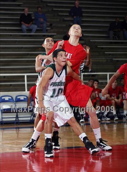 Thumbnail 1 in Taft vs Pasadena (McDonalds Texas Invitational) photogallery.