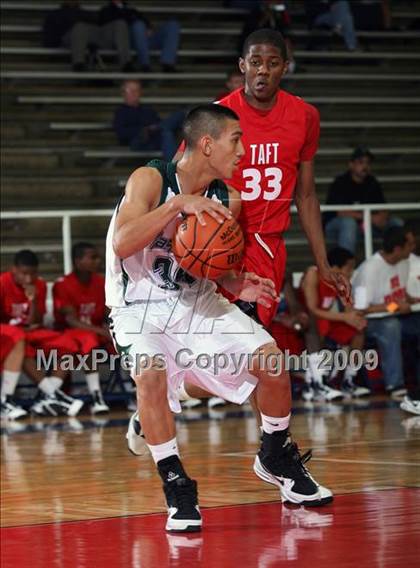 Thumbnail 1 in Taft vs Pasadena (McDonalds Texas Invitational) photogallery.