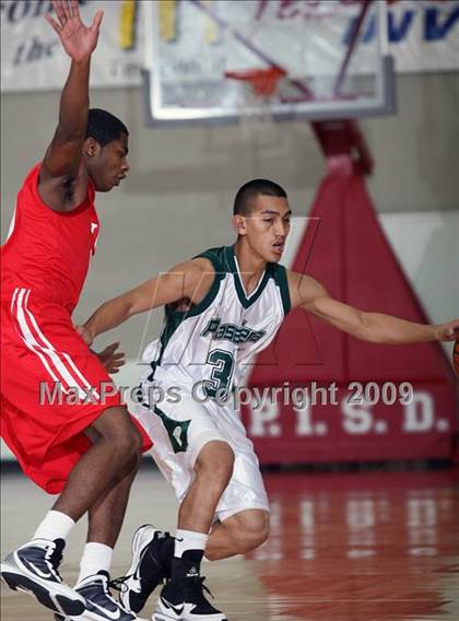 Thumbnail 1 in Taft vs Pasadena (McDonalds Texas Invitational) photogallery.