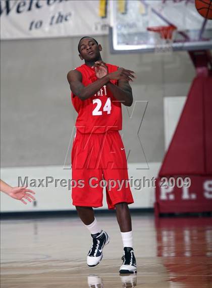 Thumbnail 2 in Taft vs Pasadena (McDonalds Texas Invitational) photogallery.