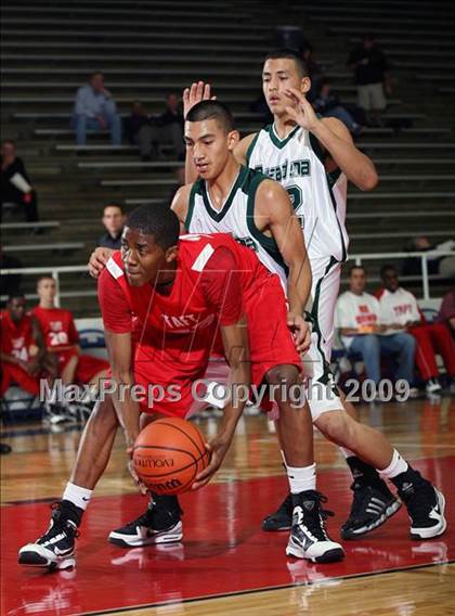 Thumbnail 2 in Taft vs Pasadena (McDonalds Texas Invitational) photogallery.