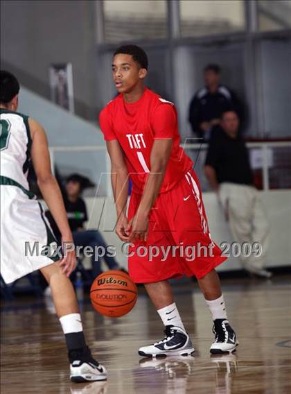 Thumbnail 3 in Taft vs Pasadena (McDonalds Texas Invitational) photogallery.