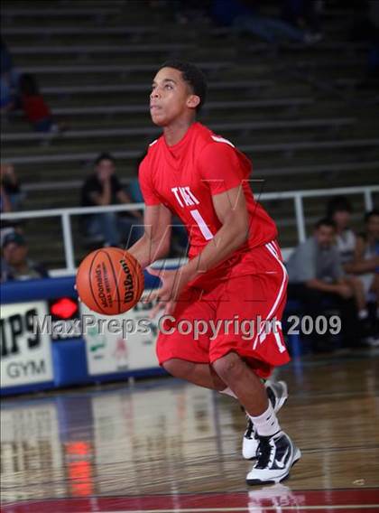 Thumbnail 2 in Taft vs Pasadena (McDonalds Texas Invitational) photogallery.