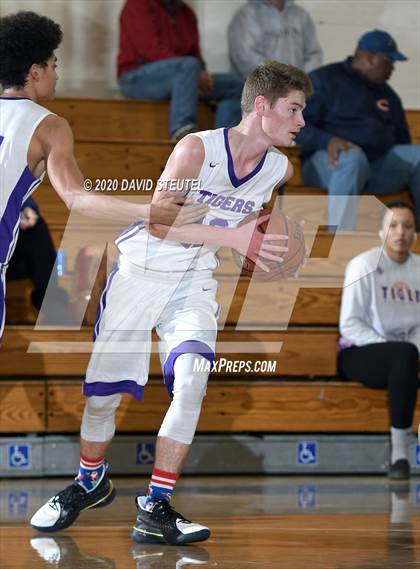 Thumbnail 2 in Lassen vs. Oroville (Dennis Burnum Tournament) photogallery.