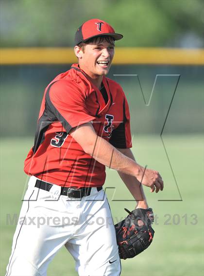 Thumbnail 2 in Windthorst vs Trenton (UIL 1A Region 2 Finals) photogallery.