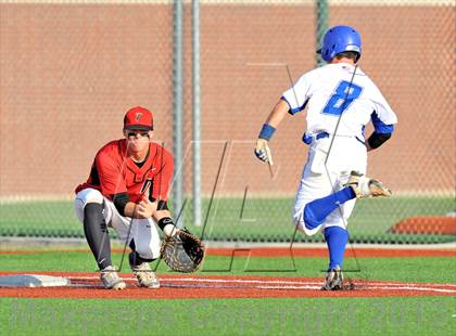 Thumbnail 2 in Windthorst vs Trenton (UIL 1A Region 2 Finals) photogallery.
