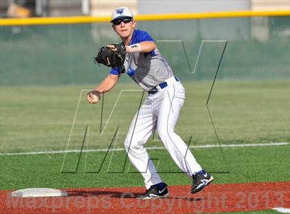 Thumbnail 2 in Windthorst vs Trenton (UIL 1A Region 2 Finals) photogallery.