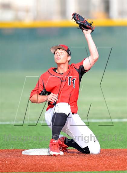 Thumbnail 2 in Windthorst vs Trenton (UIL 1A Region 2 Finals) photogallery.