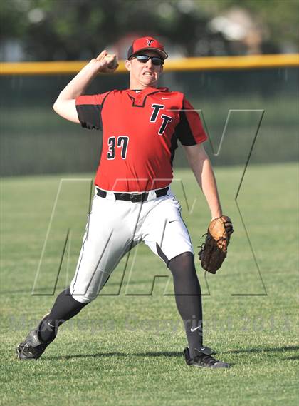 Thumbnail 3 in Windthorst vs Trenton (UIL 1A Region 2 Finals) photogallery.