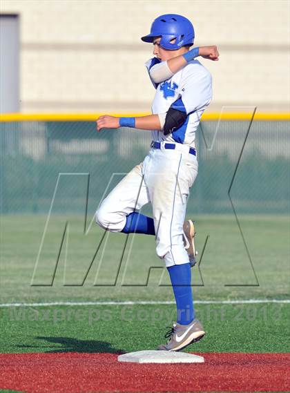 Thumbnail 2 in Windthorst vs Trenton (UIL 1A Region 2 Finals) photogallery.