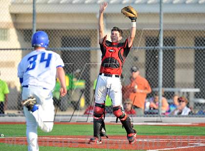 Thumbnail 2 in Windthorst vs Trenton (UIL 1A Region 2 Finals) photogallery.