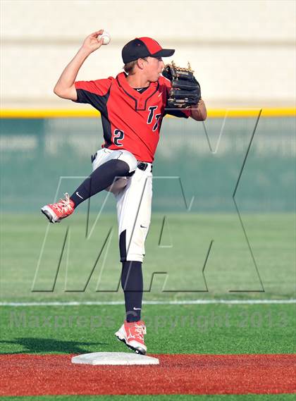 Thumbnail 1 in Windthorst vs Trenton (UIL 1A Region 2 Finals) photogallery.