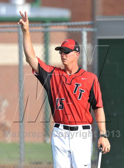 Thumbnail 3 in Windthorst vs Trenton (UIL 1A Region 2 Finals) photogallery.