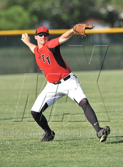 Thumbnail 2 in Windthorst vs Trenton (UIL 1A Region 2 Finals) photogallery.