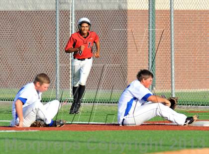 Thumbnail 2 in Windthorst vs Trenton (UIL 1A Region 2 Finals) photogallery.