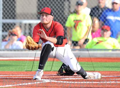 Thumbnail 2 in Windthorst vs Trenton (UIL 1A Region 2 Finals) photogallery.