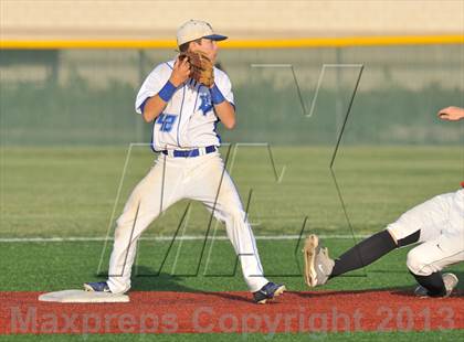 Thumbnail 3 in Windthorst vs Trenton (UIL 1A Region 2 Finals) photogallery.