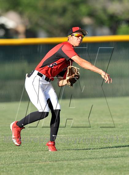 Thumbnail 1 in Windthorst vs Trenton (UIL 1A Region 2 Finals) photogallery.