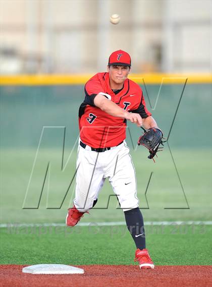 Thumbnail 2 in Windthorst vs Trenton (UIL 1A Region 2 Finals) photogallery.