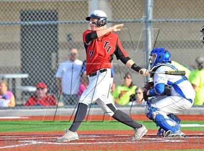 Thumbnail 2 in Windthorst vs Trenton (UIL 1A Region 2 Finals) photogallery.