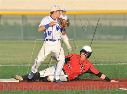 Thumbnail 1 in Windthorst vs Trenton (UIL 1A Region 2 Finals) photogallery.