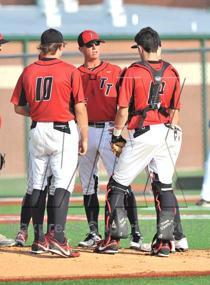 Thumbnail 2 in Windthorst vs Trenton (UIL 1A Region 2 Finals) photogallery.