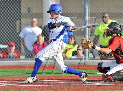 Thumbnail 2 in Windthorst vs Trenton (UIL 1A Region 2 Finals) photogallery.