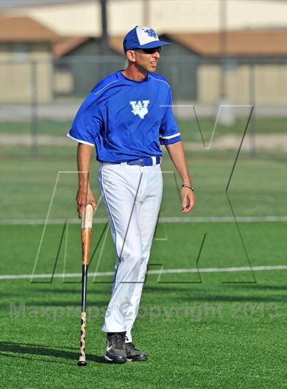 Thumbnail 1 in Windthorst vs Trenton (UIL 1A Region 2 Finals) photogallery.