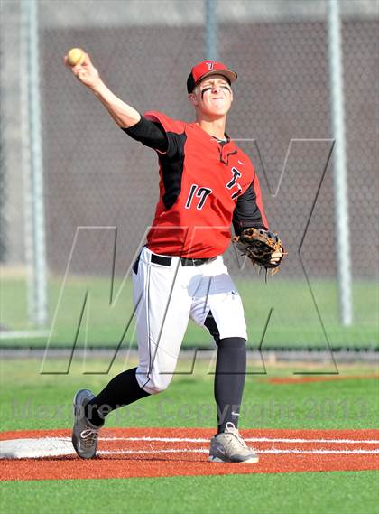Thumbnail 2 in Windthorst vs Trenton (UIL 1A Region 2 Finals) photogallery.
