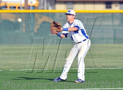 Thumbnail 3 in Windthorst vs Trenton (UIL 1A Region 2 Finals) photogallery.