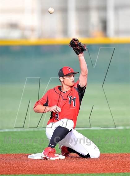 Thumbnail 1 in Windthorst vs Trenton (UIL 1A Region 2 Finals) photogallery.