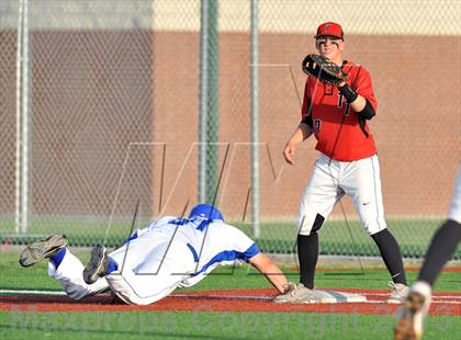 Thumbnail 1 in Windthorst vs Trenton (UIL 1A Region 2 Finals) photogallery.