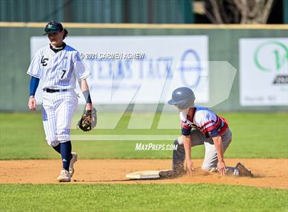 Thumbnail 1 in Lake Creek vs Lamar Consolidated photogallery.