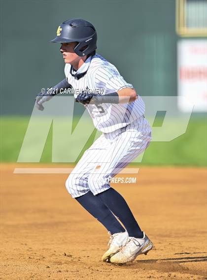 Thumbnail 3 in Lake Creek vs Lamar Consolidated photogallery.