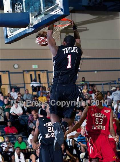 Thumbnail 1 in  2010 THCA All-Star Basketball Game photogallery.