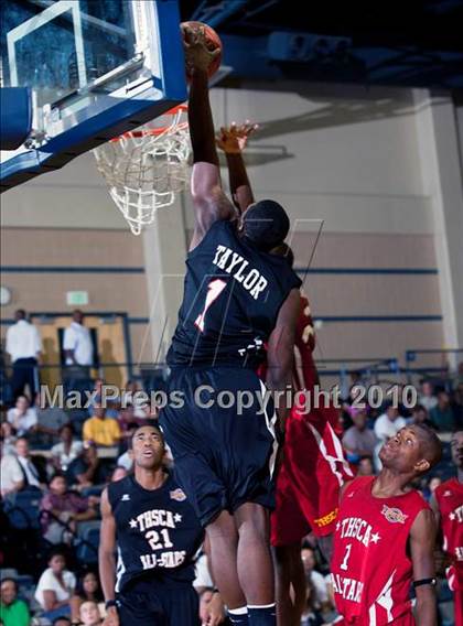 Thumbnail 1 in  2010 THCA All-Star Basketball Game photogallery.