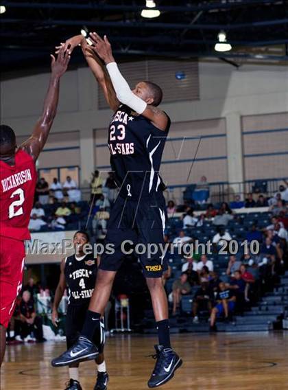 Thumbnail 1 in  2010 THCA All-Star Basketball Game photogallery.