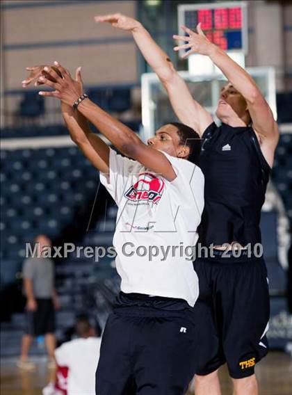 Thumbnail 2 in  2010 THCA All-Star Basketball Game photogallery.