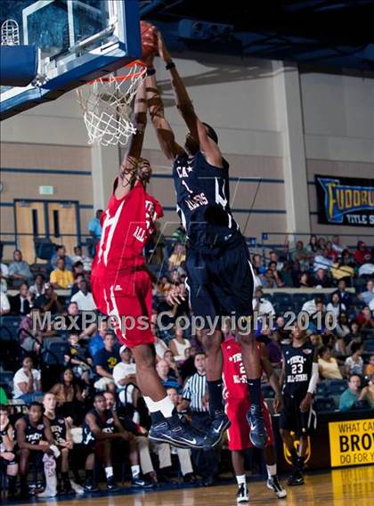 Thumbnail 2 in  2010 THCA All-Star Basketball Game photogallery.