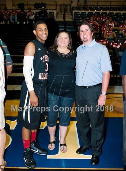 Thumbnail 2 in  2010 THCA All-Star Basketball Game photogallery.